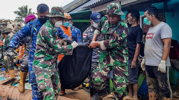 Goriau Sudah Jenazah Korban Longsor Natuna Ditemukan Puluhan