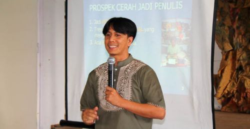 Workshop Menulis Kreatif untuk Guru dan Umum di Batusangkar