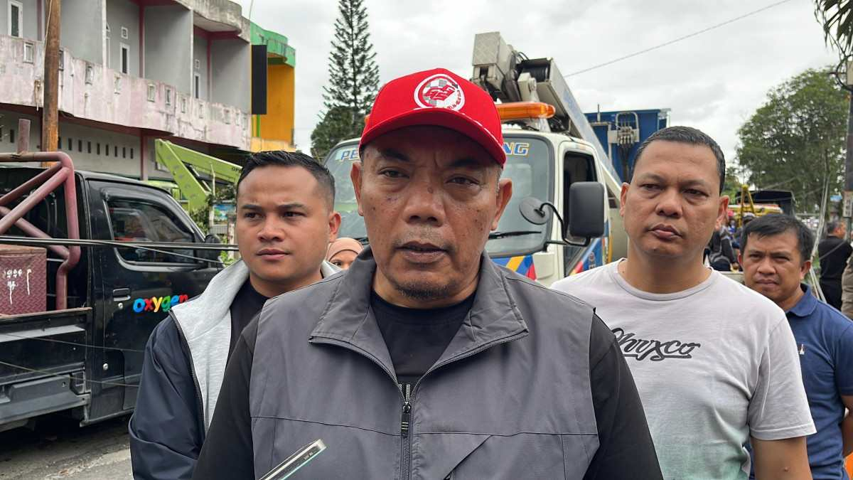 Tiang Kabel Optik Halangi Jalan Rindang, Pj Sekdako Pekanbaru Panggil Penyedia Layanan