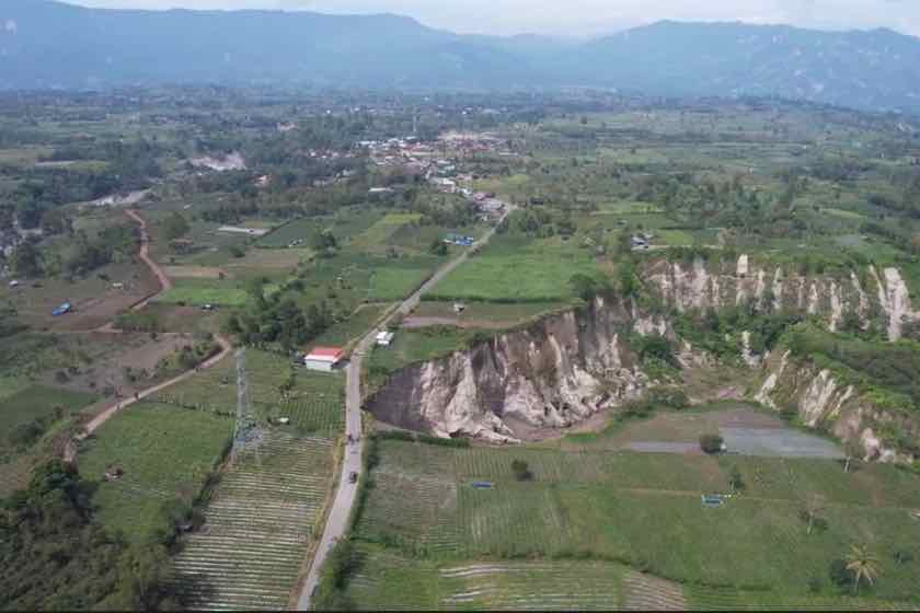 Lubang Raksasa Aceh Tengah Terjang 30.000 Meter Lahan, Badan Jalan Mulai Amblas
