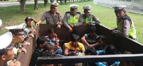 Hendak ke Malaysia, 14 Orang Warga Asal Bangladesh Ditelantarkan Supir di Jalan Lintas Riau-Sumut, Uang Ratusan Dollar Disikat