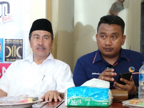 Untuk Mengingatkan Pemilih dengan Cagub Riau Syamsuar, Ketua Relawan Pinggir Nyanyikan Lagu ini