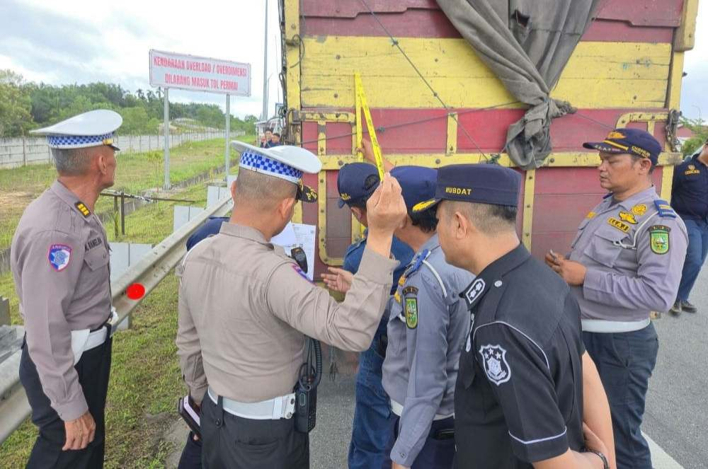 Razia ODOL di Tol Pekanbaru - Dumai, 119 Truk Ditindak
