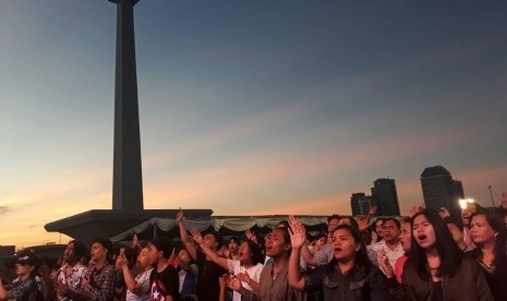 30 Ribu Umat Kristiani Rayakan Paskah di Monas, Dihadiri Gubernur DKI Anies Baswedan