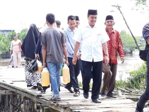 Senangnya Warga Pasar Pengalihan Enok Inhil Berjumpa Syamsuar Calon Gubernur Riau Nomor 1
