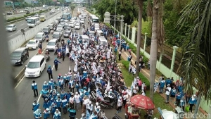 GoRiau Puluhan Ribu Buruh Mulai Masuki Jakarta
