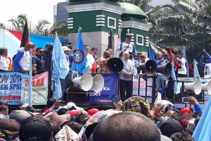 GoRiau Pemerintah Didesak Pulangkan Naker Asing Ilegal, Amien Rais Sebut Jumlahnya Ratusan Ribu Orang