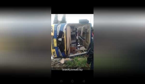 GoRiau Bus Sarat Penumpang Siswa Sekolah Terguling Saat Menanjak di Megamendung