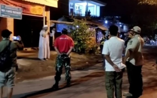 Pasien Positif Corona Dijemput Petugas Saat Tarawih Berjamaah di Masjid