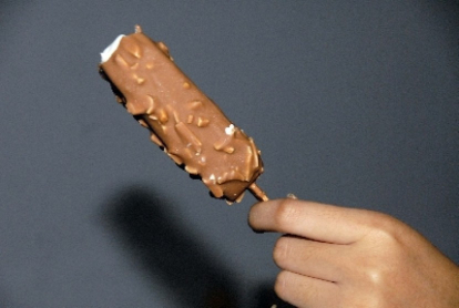 Unilever Tarik Es Krim Magnum karena Kandung Plastik dan Logam