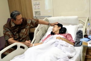GoRiau Seluruh Keluarga SBY Mendampingi pada Detik-detik Ibu Ani Hembuskan Nafas Terakhir