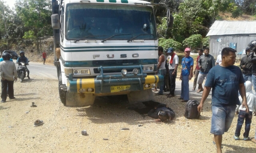 Dihantam Truk Tronton, Pengendara Vixion Tewas di Jalan Lintas Telukkuantan - Pekanbaru