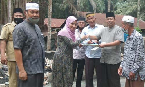 Lembaga Adat Melayu Riau Kawasan Kucurkan Dana Bantuan Peduli Umat