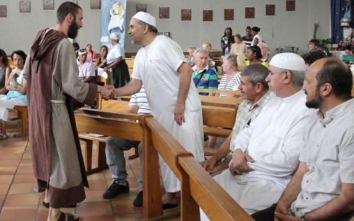 Tunjukkan Solidaritas, Ratusan Muslim Prancis Hadiri Misa Untuk Korban Penyanderaan Gereja