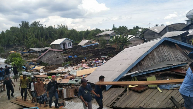 Gubernur Riau Minta Pemkab Inhil Relokasi Warga Terdampak Abrasi