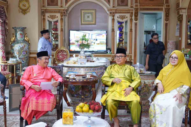 Momentum Melepas Rindu, Gubernur Syamsuar Kunjungi Rusli Zainal