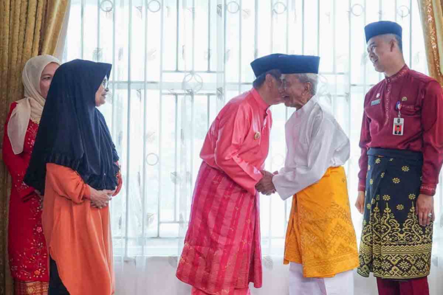 Galang Persatuan dan Harmoni, Gubernur Riau Syamsuar Kunjungi Mantan Gubernur Annas Maamun