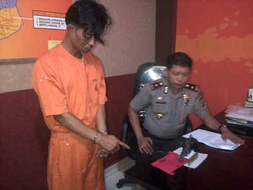Lagi Cari Mangsa di Pekanbaru, Pria Bersenpi Dibekuk Polisi