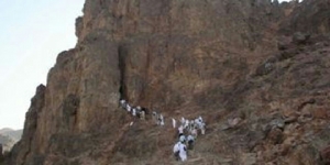 GoRiau JCH Indonesia Berburu Batu Akik di Jabal Uhud