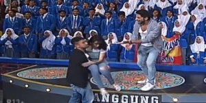 GoRiau Raffi Ahmad Gendong Ayu Ting Ting, Ini Penampakannya