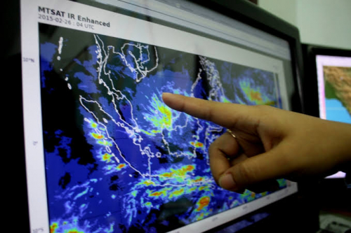 Tertutup Kabut Pagi, Jarak Pandang di Pekanbaru Hanya 100 Meter