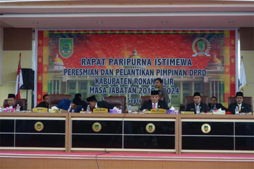 Ketua PN Rohil Lantik Unsur Pimpinan DPRD Periode 2019 - 2024