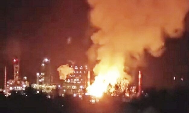 Api Lalap Kilang Pertamina Dumai, Tim Pemadam Masih Fokus Kendalikan Api