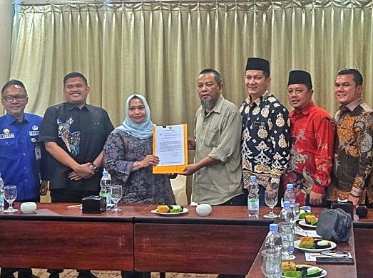 Seluruh Kepala Daerah Sepakat, Bupati Bengkalis Resmi Serahkan Dukungan DOB Riau Pesisir