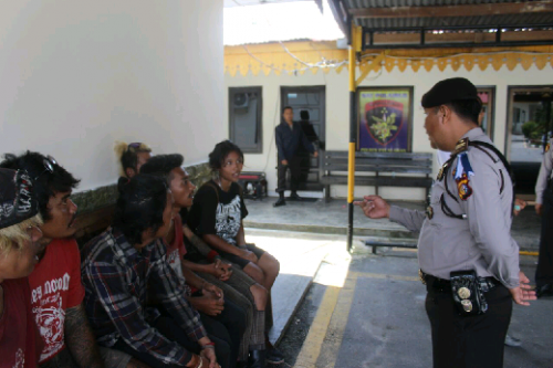 Berkeliaran di Simpang Langgam, Enam Anak Punk Diamankan Petugas