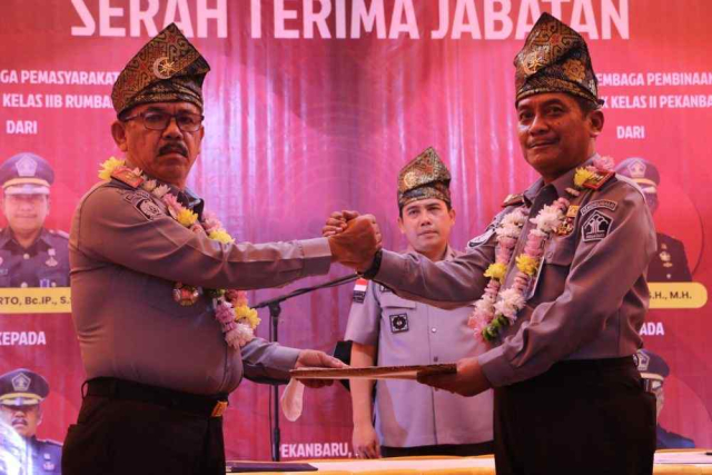 Kepala Kemenkumham Riau Saksikan Sertijab Kepala Lapas Narkotika dan LPKA