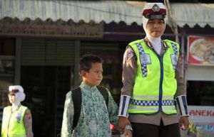 GoRiau Disuruh Kembali Lepas Jilbab, Polwan Kecewa