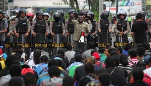Unjuk Rasa di Bundaran HI Tuntut Papua Merdeka, Puluhan Mahasiswa Ditangkap