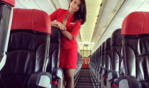 GoRiau Diantar CEO AirAsia, Keluarga Histeris Sambut Jenazah Pramugari Cantik Khairunnisa