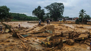 Tolong, 100 Santriwati Terjebak Banjir di Cipanas