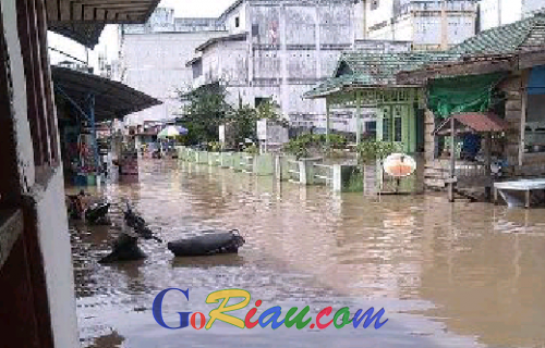 Diterjang Banjir Rob, Puluhan Rumah di Kuala Kampar Kebanjiran