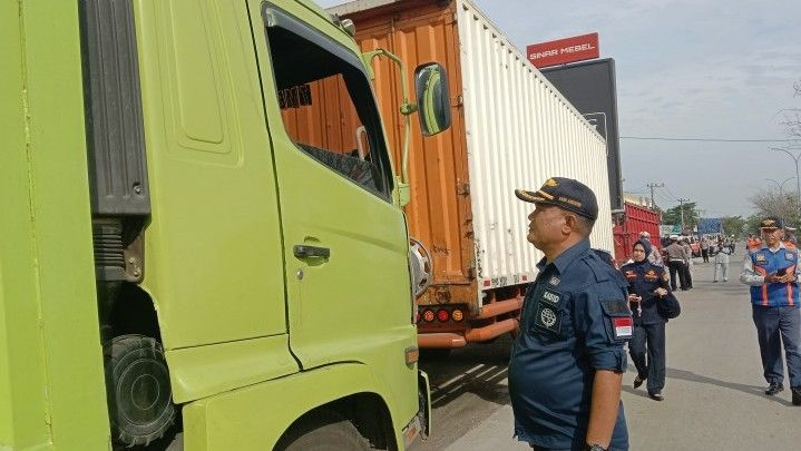 Dishub Pekanbaru Ancam Tilang Sopir Truk yang Langgar Jam Operasional