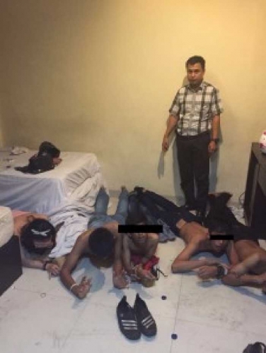 4 ABG di Pekanbaru Diamankan Polisi saat Hendak Pesta Narkoba dengan Cewek Seksi di Kamar Hotel