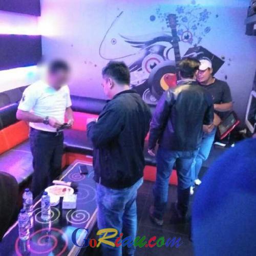 Razia Narkoba di Karaoke Hotel Grand Central Pekanbaru, Petugas Dapati Mantan Pejabat Tinggi Sedang Ngeroom