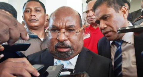 Gubernur Papua Lukas Enembe Masuk ke PNG Lewat Jalan Setapak