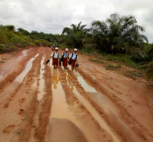 Untuk Bisa Sekolah, Puluhan Siswa SD di Desa Talang Tujuh Buah Tangga Ini Rela Jalan Kaki 10 Km Melawan Lapar dan Lumpur