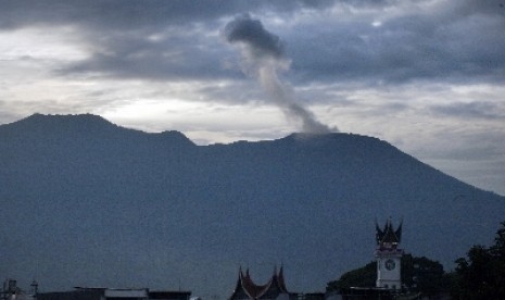 Gunung Marapi di Sumbar Meletus Rabu Pagi, Warga Dilarang Beraktivitas Radius 3 Kilometer