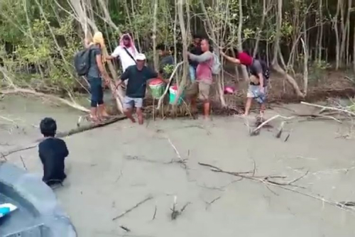 13 TKI Terlantar di Hutan Bakau, 2 Hari Tak Makan