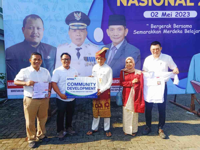 GoRiau - PT RAPP Serahkan 1.500 Baju Seragam Berbahan Serat Rayon ...
