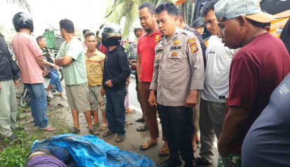 Mayat Pria Ditemukan Tergeletak di Tepi Jalan Yos Sudarso Pekanbaru, Masih Pakai Helm dan Jaket Biru