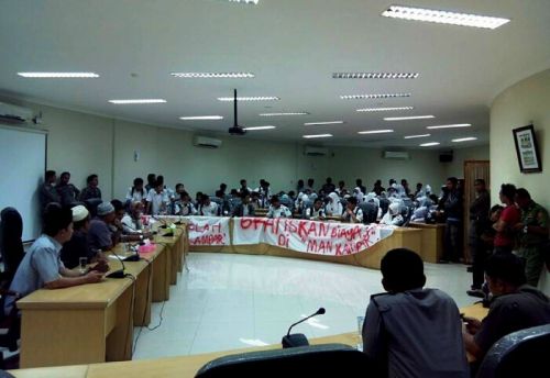Tuntut Pendidikan Gratis, Murid Madrasah Demo Bupati dan DPRD Kampar