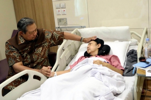 Dalam Keadaan Tak Sadar, Air Mata Ani Yudhoyono Meleleh Saat SBY Bisikkan Kalimat Ini
