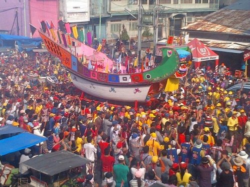 GoRiau - Ritual Bakar Tongkang, Tiang Jatuh ke Laut Menandakan Rezeki