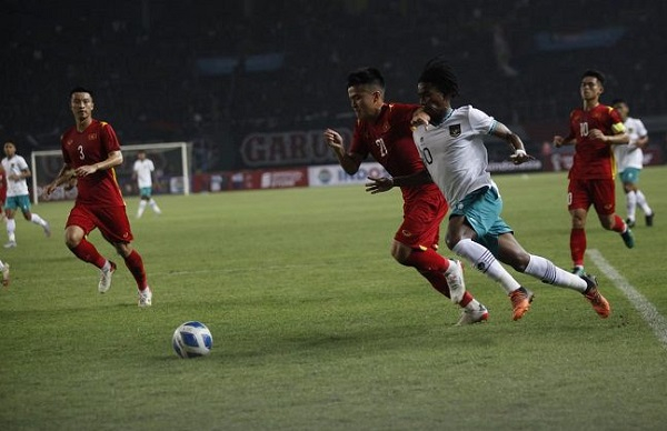 Disaksikan Iwan Bule, Laga Timnas Indonesia vs Vietnam Berakhir Imbang 0-0