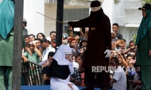 GoRiau Terbukti Mesum, 5 Wanita dan 6 Pria Dicambuk di Depan Umum di Aceh