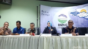 GoRiau Warga Diminta Jauhi Pantai Hingga Pukul 21.35 WIB